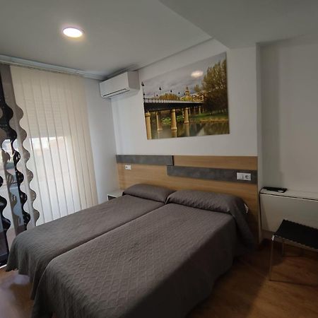 Hostal Rioja Condestable ログローニョ エクステリア 写真