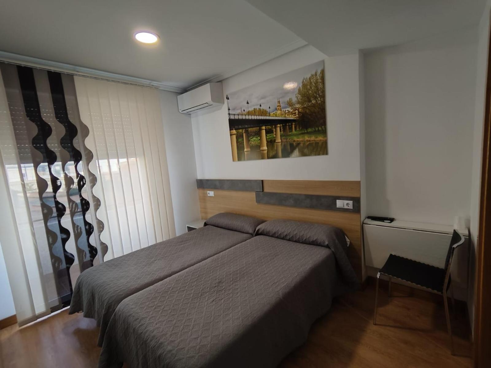 Hostal Rioja Condestable ログローニョ エクステリア 写真