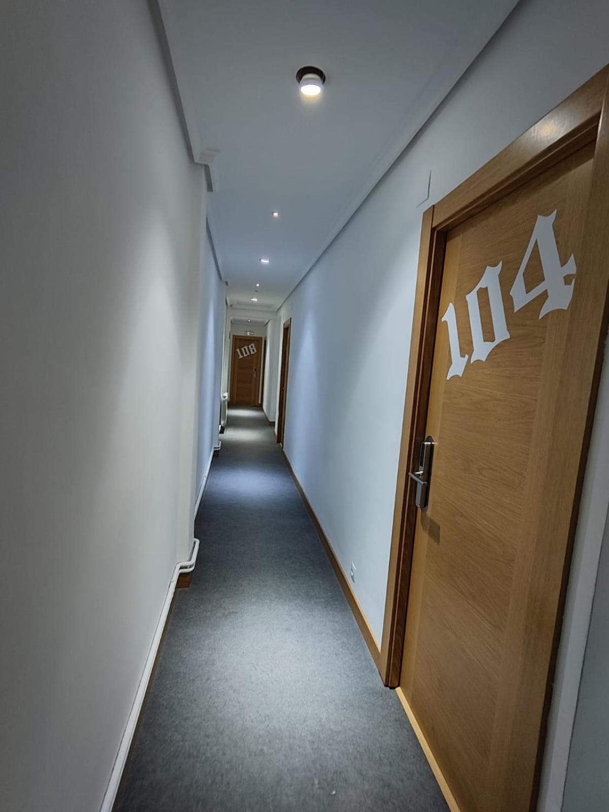 Hostal Rioja Condestable ログローニョ エクステリア 写真