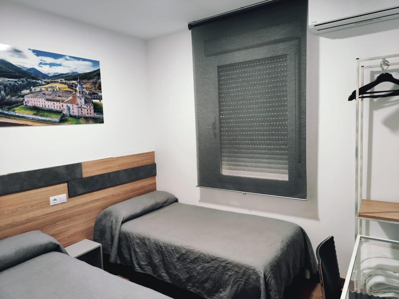 Hostal Rioja Condestable ログローニョ エクステリア 写真