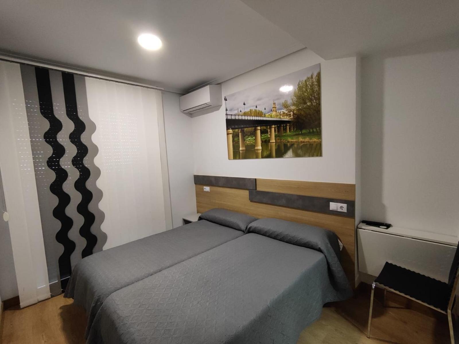 Hostal Rioja Condestable ログローニョ エクステリア 写真